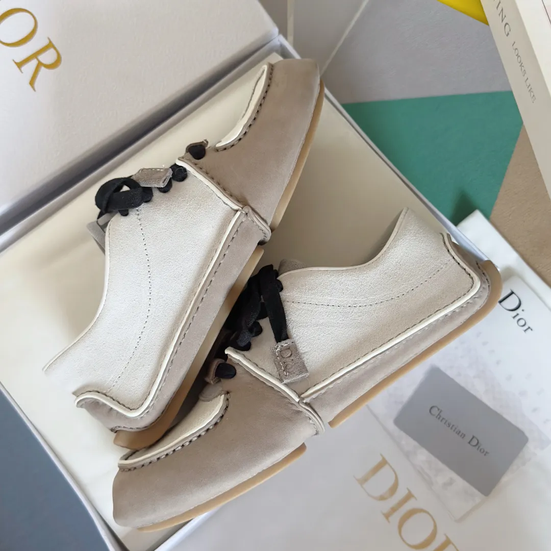 Men's shoes 💰640 Top version: Couple's Dior Roadie Series Catwalk Couple's Handmade Casual Sports Shoes Delivery Counter Exquisite Packaging🛍📦 ▪️Fabric: Original custom imported first-layer cowhide ▪️Inner lining: Original custom leather lining ▪️Sole: Original molded anti-slip rubber material ▪️Sole thickness: 2CM ▪️Size: Women's 35-40 / Men's 39-45